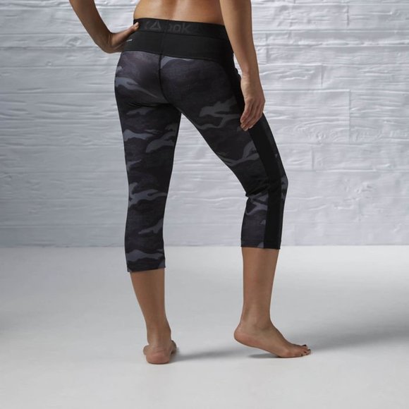 ✨3/$30 Reebok Work Out Ready Printed Camo Capris - Picture 2 of 9
